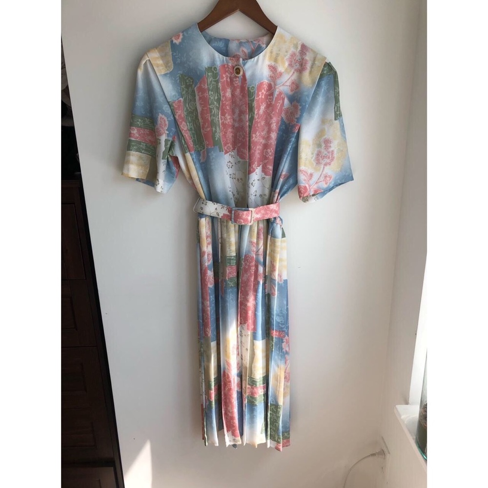 Beautiful vintage Cottagecore dress with shoulder pads